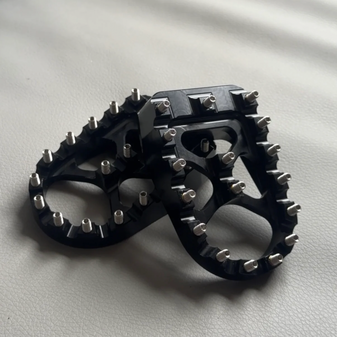 Passenger pegs for all e-bikes